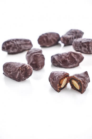 Финики с миндалем в шоколадной глазури Findi BLACK 150 гр (упаковка 50 шт)