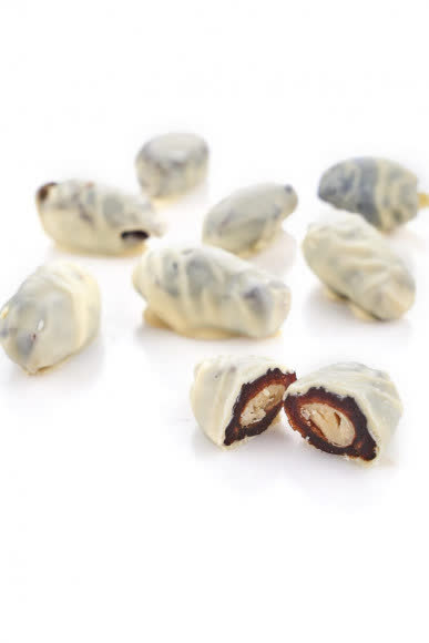 Финики с миндалем в шоколадной глазури Findi WHITE 150 гр (упаковка 50 шт)