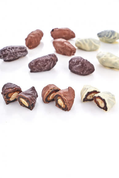 Финики с миндалем в шоколадной глазури Findi Ассорти 150 гр (упаковка 50 шт)